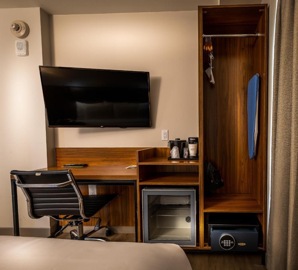Hotel La Quinta By Wyndham Time Square South à New York Extérieur photo