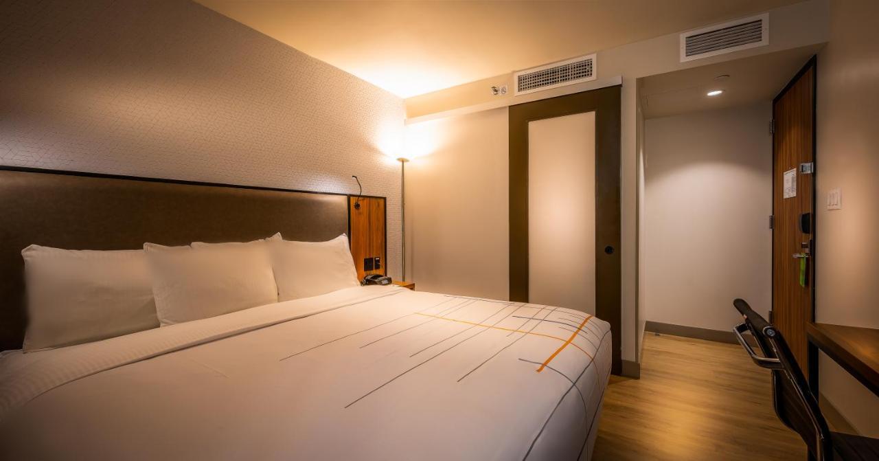 Hotel La Quinta By Wyndham Time Square South à New York Extérieur photo